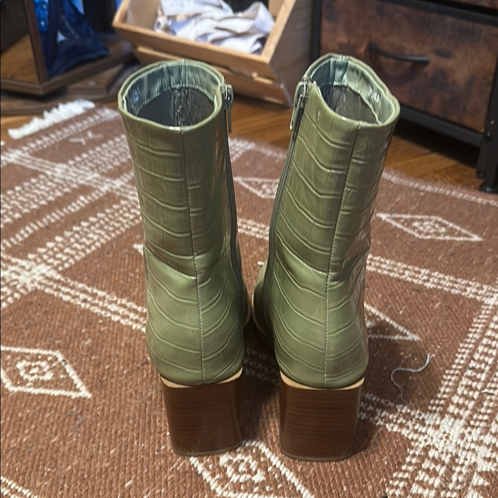 Chinese Laundry Green Heeled Boots - Picture 4 of 7